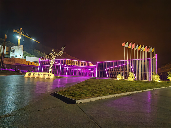 城市亮化是现代城市建设的重要组成部分,它不仅可以美化城市的夜景,还能提升城市的整体形象。随着科技的不断进步,城市亮化也得到了更多的关注和创新。本文将介绍一些关于城市亮化的创意和技术,帮助读者了解城市亮化的重要性以及如何进行囊谦城市亮化的规划和实施。 城市亮化是现代城市建设的重要组成部分,它不仅可以美化城市的夜景,还能提升城市的整体形象。随着科技的不断进步,城市亮化也得到了更多的关注和创新。本文将介绍一些关于城市亮化的创意和技术,帮助读者了解囊谦城市亮化的重要性以及如何进行囊谦城市亮化的规划和实施。